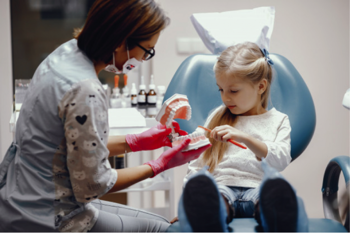 ¿CUÁNDO DEBO LLEVAR A MI HIJO AL DENTISTA POR PRIMERA VEZ?