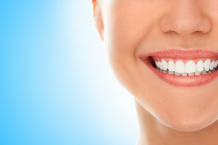 ¿EN QUÉ CONSISTE UN BLANQUEAMIENTO DENTAL?