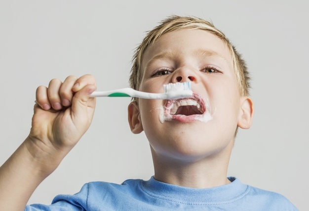 NOTICIA: Cuidar la boca, seis tareas más allá de cepillarse los dientes.