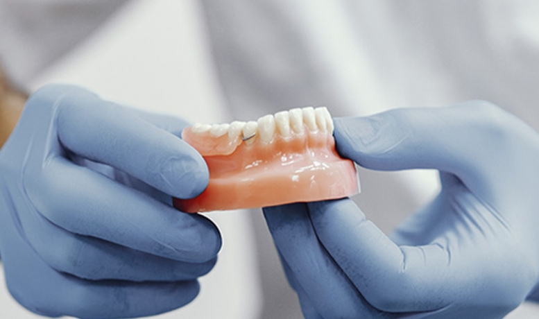 NOTICIA: ¿Qué son las prótesis dentales removibles?